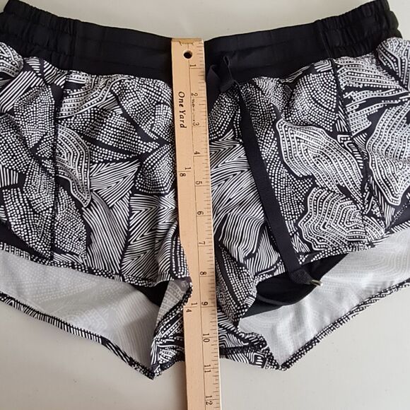 Lululemon Hotty Hot Shorts Womens 8 Black White Lined 2" Regular Gym Running - Picture 12 of 16